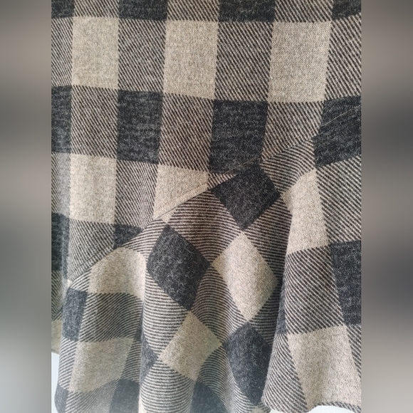 Periphery Check Asymmetrical Top Size Small - Picture 3 of 7